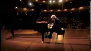 Beethoven  Piano Sonata No 10 in G major  Daniel Barenboim [upl. by Euqinommod]