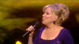 Bette midler wind beneath my wings Live BetteMidler [upl. by Ynaitirb]