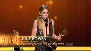 Julie Bowen wins an Emmy for Modern Family at the 2011 Primetime Emmy Awards [upl. by Ppilihp312]